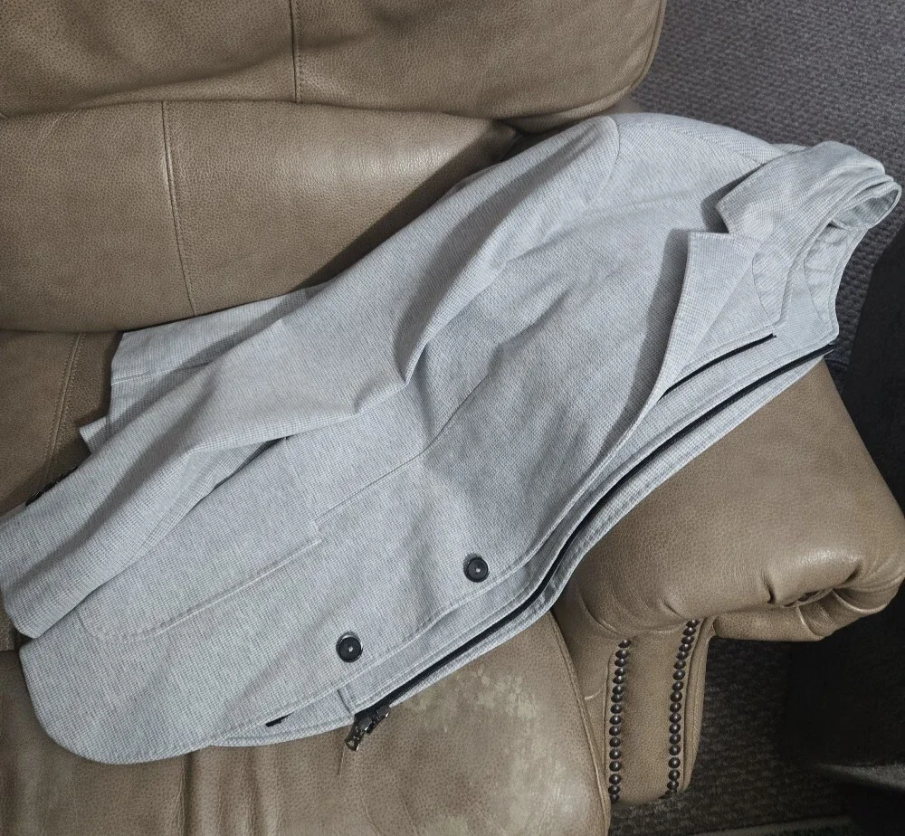 Men’s Light Gray Lightweight Sportcoat-Jacket- Blazer.  Fits like a 40 modern.